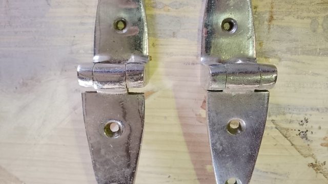 image of a pair of chromed hatch hinges