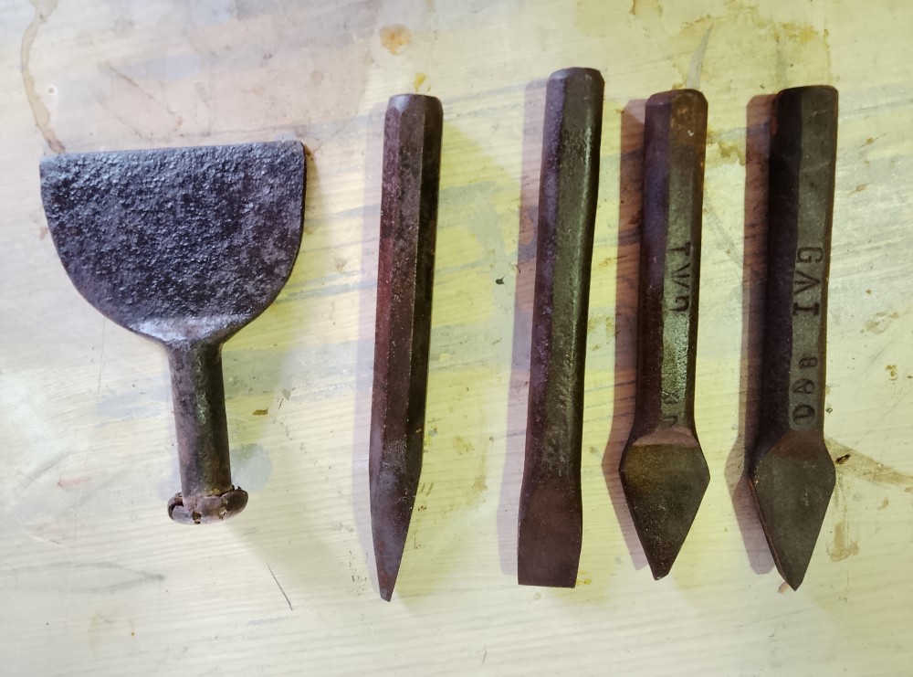image of a set of Navy cold chesels