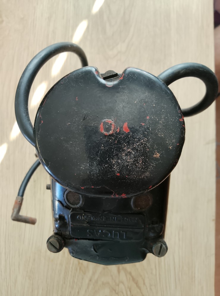 Image of a second hand blaxland twin magnet