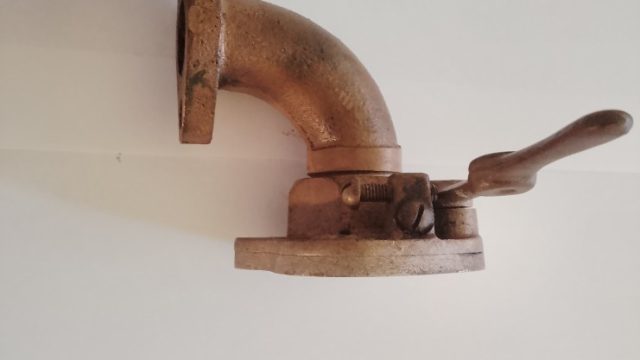 Image of a model D inlet elbow and throttle arm