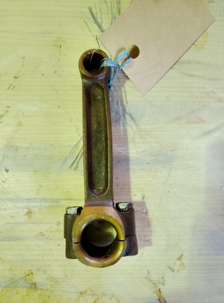 Image of a second hand bronze Blaxland conrod