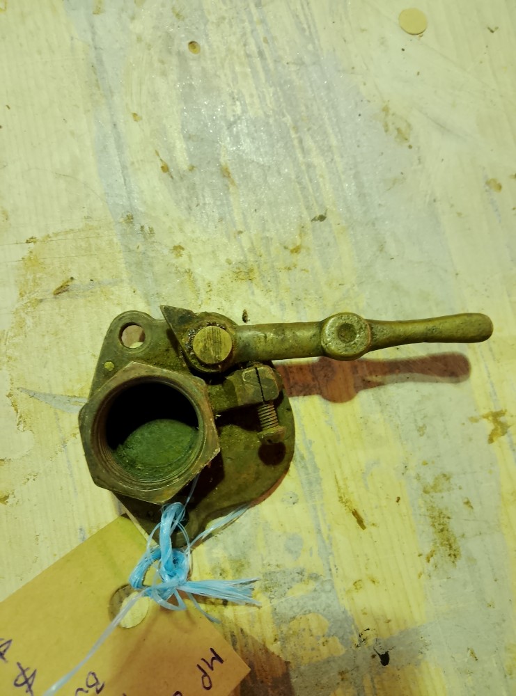 image of a second hand throttle lever butterfly for model D carburetor