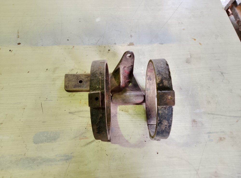 image of a Blaxland dyna start support bracket and clamps