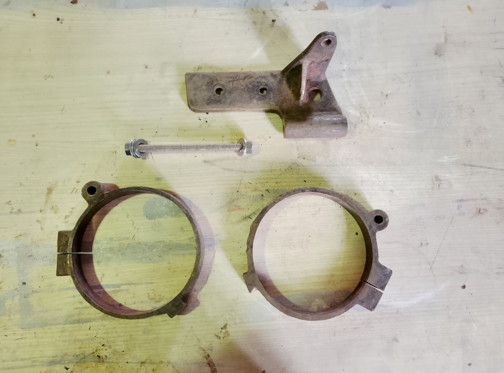 image of a Blaxland dyna start support bracket and clamps