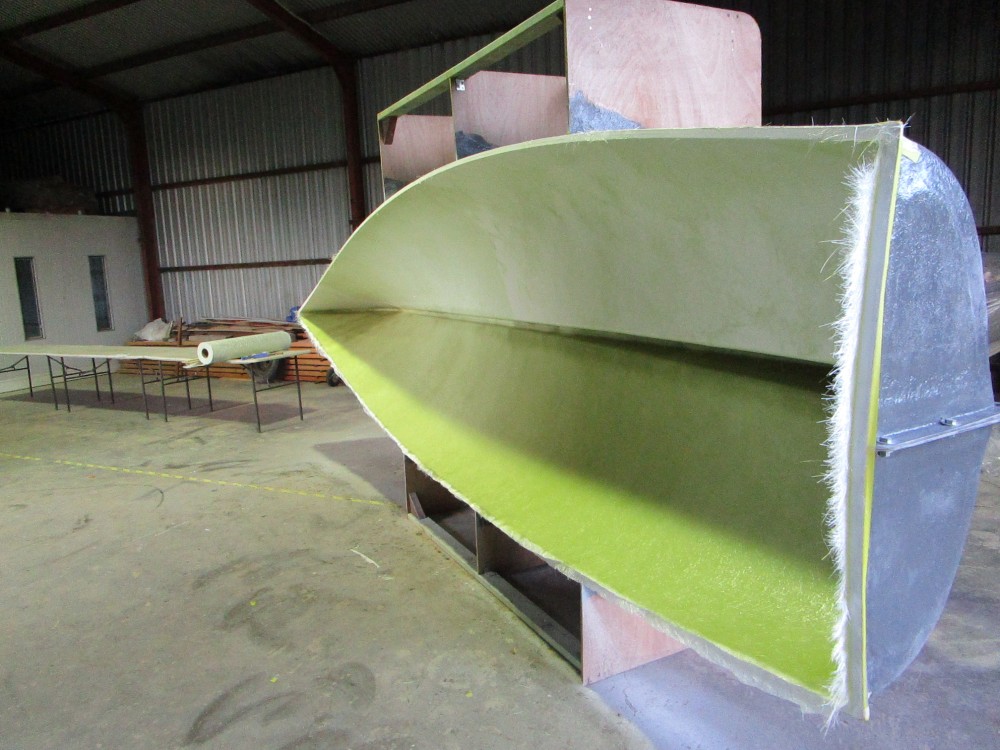 image of a new 16 foot fiberglass hull for sale